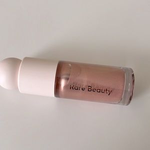 Rare Beauty Liquid Luminizer Mesmerize